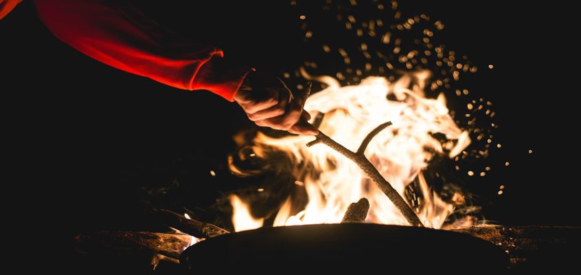 How survivalists light a fire